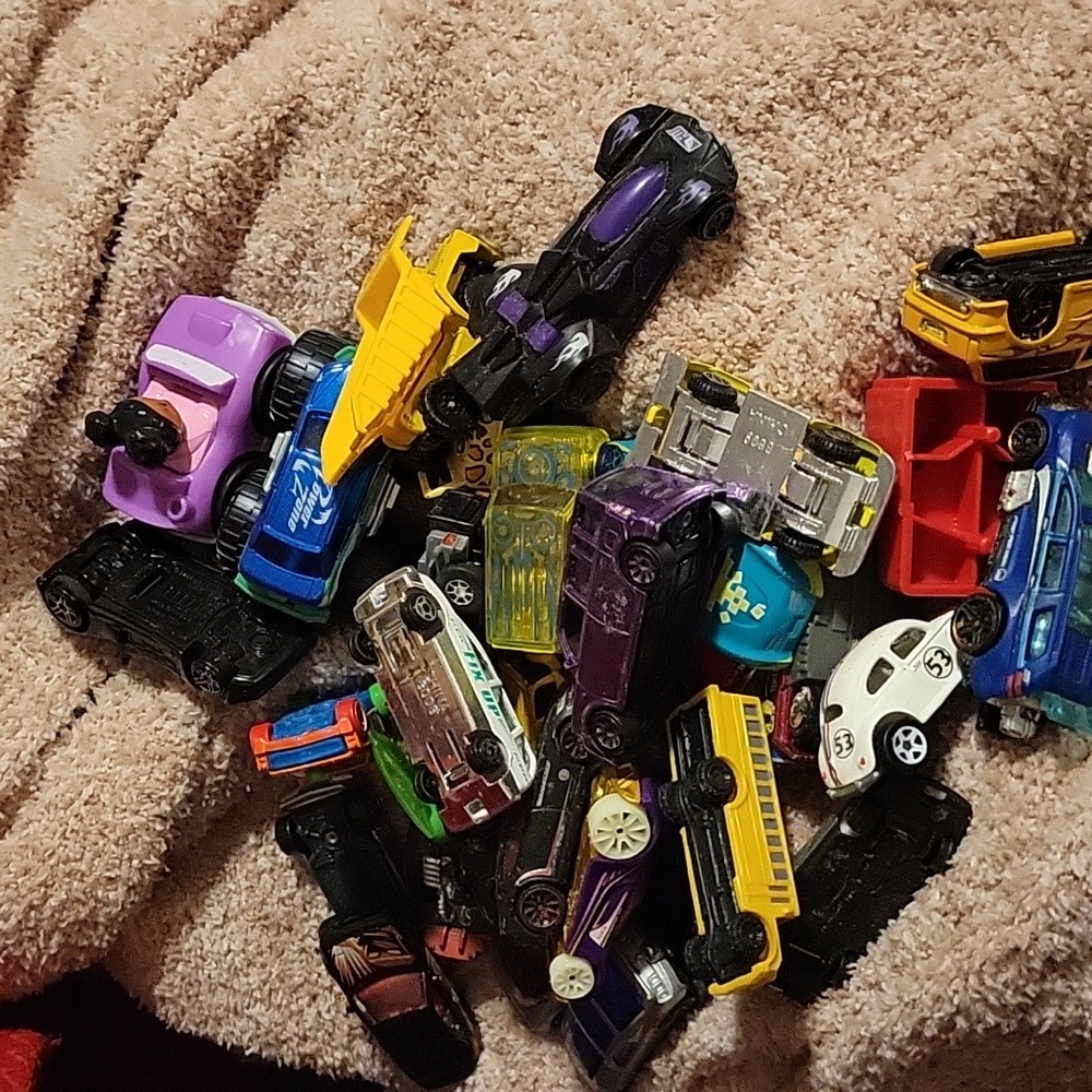 Bundle of toy cars 20+ die-cast vintage toy cars
